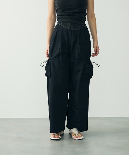 Clum(クルム)の「ワイドカーゴパラシュートパンツ(カーゴパンツ・レディース・ブラック・SMALL/MEDIUM)」の20枚目の写真