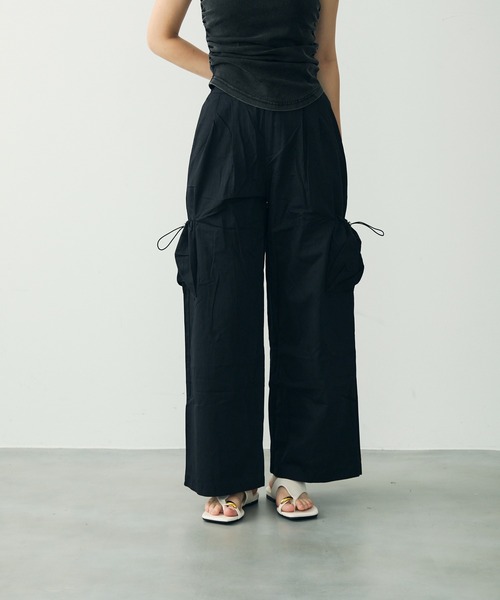 Clum(クルム)の「ワイドカーゴパラシュートパンツ(カーゴパンツ・レディース・ブラック・SMALL/MEDIUM)」の21枚目の写真