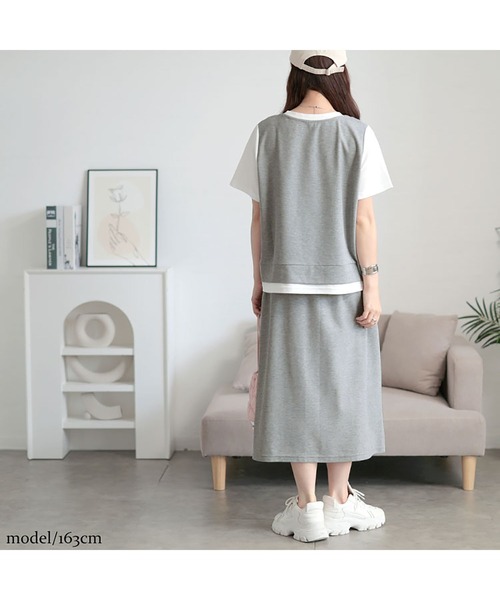GOLDJAPAN（ゴールドジャパン）の「フェイクレイヤードTシャツ＆スウェットスカートセット【大きいサイズ対応】（セットアップ・レディース・グレー/ブラック・LL/3L/4L/5L）」の15枚目の写真