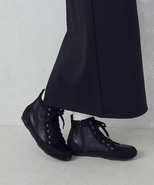 COMME CA ISM（コムサイズム）の「ハイカット　スニーカー（スニーカー・レディース・オフホワイト/ブラック・24.5cm/23.5cm）」の2枚目の写真