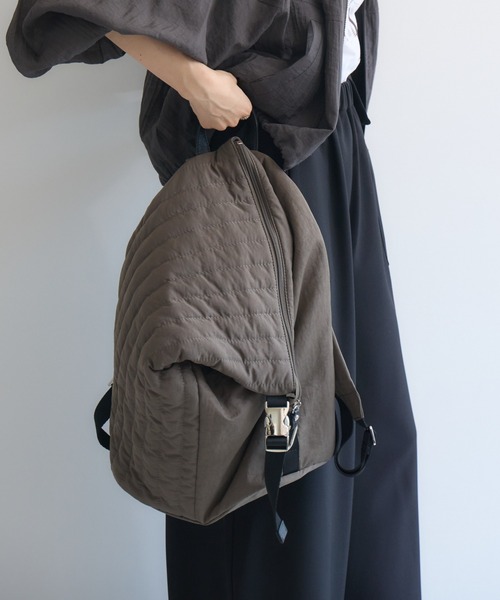 KATHARINE ROSS（キャサリンロス）の「【KATHARINE ROSS】【TREASURE TOPKAPI】キルティングアシンメトリーリュック（バックパック/リュック・レディース・ブラック/グレー・MEDIUM）」の18枚目の写真