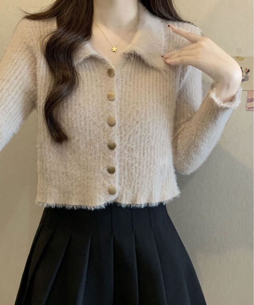 kirakiraShop(キラキラショップ)の「ゴールド ボタン ニット カーディガン(ニット/セーター・レディース・ホワイト/グリーン/ベージュ/チャコール/ブラック・FREE)」の1枚目の写真