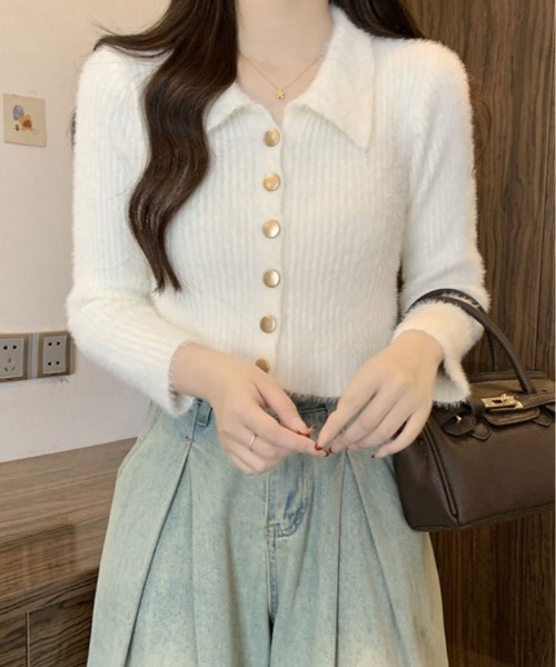 kirakiraShop(キラキラショップ)の「ゴールド ボタン ニット カーディガン(ニット/セーター・レディース・ホワイト/グリーン/ベージュ/チャコール/ブラック・FREE)」の2枚目の写真