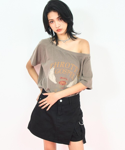 ANAP（アナップ）の「ヴィンテージ風 プリント オフショルダー ビッグ Tシャツ（Tシャツ/カットソー・レディース・ダークグレー/ブラウン/オフホワイト・FREE）」の12枚目の写真