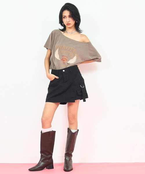 ANAP（アナップ）の「ヴィンテージ風 プリント オフショルダー ビッグ Tシャツ（Tシャツ/カットソー・レディース・ダークグレー/ブラウン/オフホワイト・FREE）」の13枚目の写真