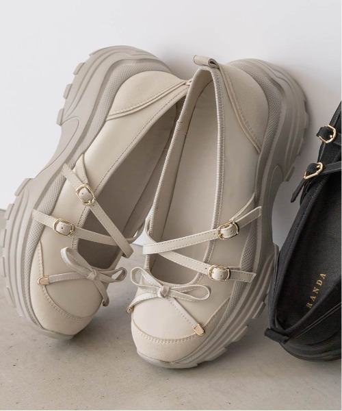 RANDA（ランダ）の「ボリュームソールトゥシューズライクスニーカー（スニーカー・レディース・アイボリー/ブラック・M/L/S/LL）」の13枚目の写真