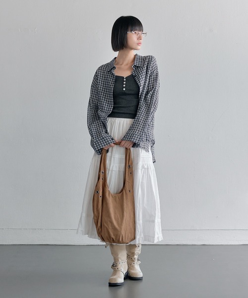 UNE MANSION（ユヌマンション）の「【A4収納可能な大き目バッグ】アイレットポイントショルダーラウンドスウェードビッグバッグ（ショルダーバッグ・レディース・ブラック/ブラウン/チャコール・ONESIZE）」の18枚目の写真