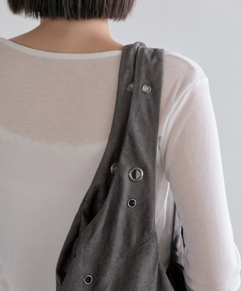 UNE MANSION（ユヌマンション）の「【A4収納可能な大き目バッグ】アイレットポイントショルダーラウンドスウェードビッグバッグ（ショルダーバッグ・レディース・ブラック/ブラウン/チャコール・ONESIZE）」の12枚目の写真