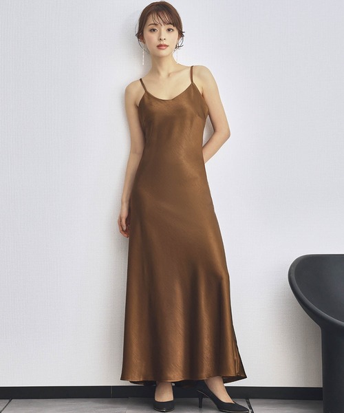 LOWO（ロワ）の「サテン キャミソールワンピース フレア ロング丈 結婚
