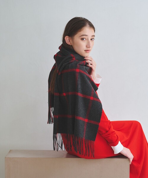 UNITED ARROWS（ユナイテッドアローズ）の「カシミヤ チェック ストール（ストール/ショール・レディース・ダークグレー/ベージュ/ブラック/オフホワイト・FREE）」の7枚目の写真