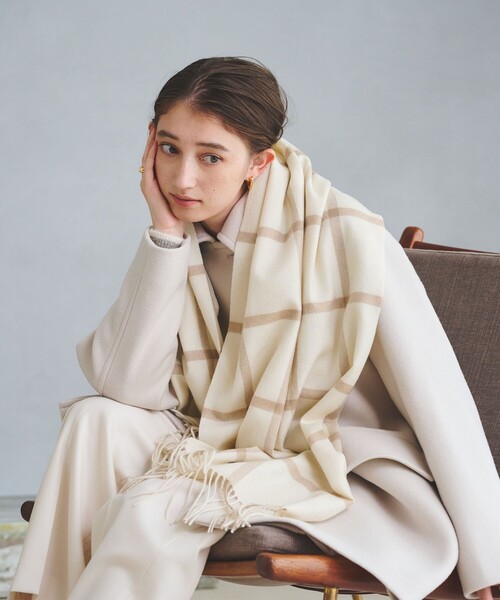UNITED ARROWS（ユナイテッドアローズ）の「カシミヤ チェック ストール（ストール/ショール・レディース・ダークグレー/ベージュ/ブラック/オフホワイト・FREE）」の9枚目の写真