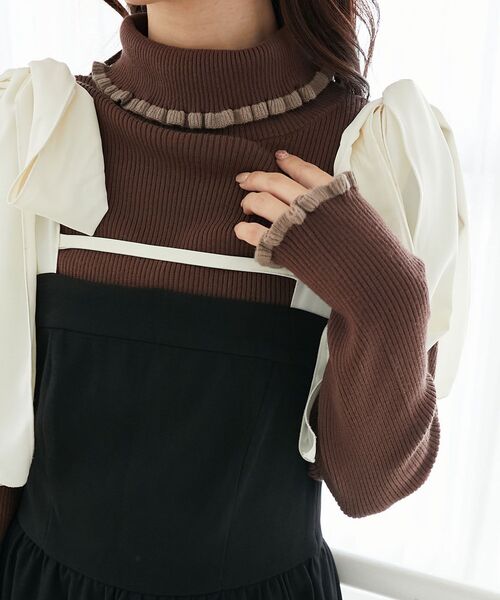 MAJESTIC LEGON(マジェスティックレゴン)の「【1枚でもインナーでも使える/全9色】プチフリルタートルニット(ニット/セーター・レディース・ブラック/アイボリー/ブラック系その他/グレー系その他/ホワイト系その他2/ブラウン系その他2/ベージュ系その他2/ブルー系その他4/パープル系その他2・MEDIUM)」の7枚目の写真