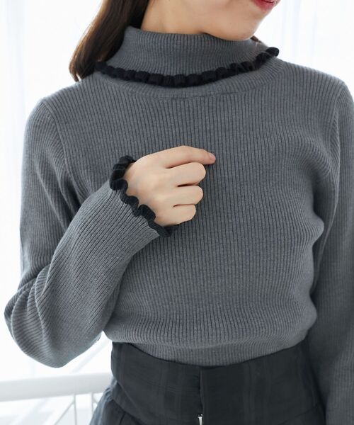 MAJESTIC LEGON(マジェスティックレゴン)の「【1枚でもインナーでも使える/全9色】プチフリルタートルニット(ニット/セーター・レディース・ブラック/アイボリー/ブラック系その他/グレー系その他/ホワイト系その他2/ブラウン系その他2/ベージュ系その他2/ブルー系その他4/パープル系その他2・MEDIUM)」の19枚目の写真