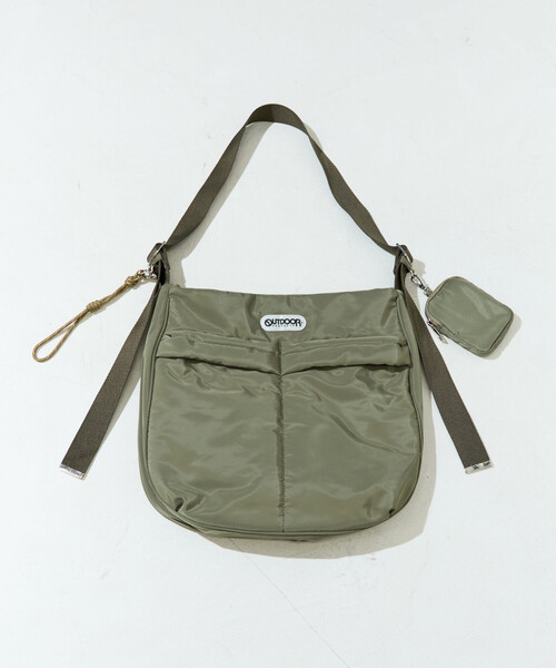 FREAK'S STORE(フリークスストア)の「限定展開 OUTDOOR PRODUCTS × FREAK'S STORE/アウトドアプロダクツ 別注 チャーム付き アウトポケット ショルダーバッグ(ショルダーバッグ・レディース・ブラック/オリーブ/ブラウン系その他・ONE SIZE)」の3枚目の写真