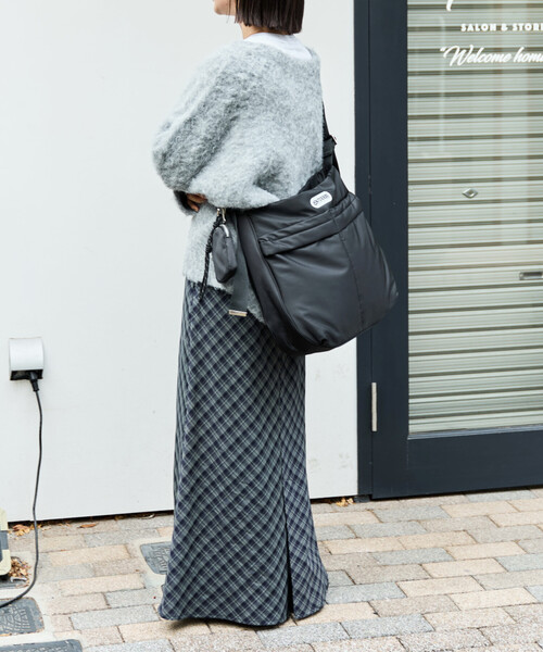 FREAK'S STORE(フリークスストア)の「限定展開 OUTDOOR PRODUCTS × FREAK'S STORE/アウトドアプロダクツ 別注 チャーム付き アウトポケット ショルダーバッグ(ショルダーバッグ・レディース・ブラック/オリーブ/ブラウン系その他・ONE SIZE)」の5枚目の写真