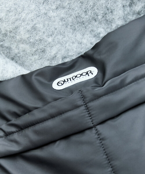 FREAK'S STORE(フリークスストア)の「限定展開 OUTDOOR PRODUCTS × FREAK'S STORE/アウトドアプロダクツ 別注 チャーム付き アウトポケット ショルダーバッグ(ショルダーバッグ・レディース・ブラック/オリーブ/ブラウン系その他・ONE SIZE)」の8枚目の写真
