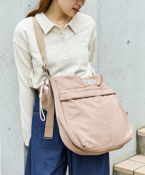 FREAK'S STORE(フリークスストア)の「限定展開 OUTDOOR PRODUCTS × FREAK'S STORE/アウトドアプロダクツ 別注 チャーム付き アウトポケット ショルダーバッグ(ショルダーバッグ・レディース・ブラック/オリーブ/ブラウン系その他・ONE SIZE)」の10枚目の写真