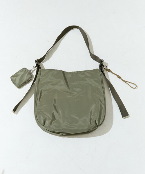 FREAK'S STORE(フリークスストア)の「限定展開 OUTDOOR PRODUCTS × FREAK'S STORE/アウトドアプロダクツ 別注 チャーム付き アウトポケット ショルダーバッグ(ショルダーバッグ・レディース・ブラック/オリーブ/ブラウン系その他・ONE SIZE)」の17枚目の写真
