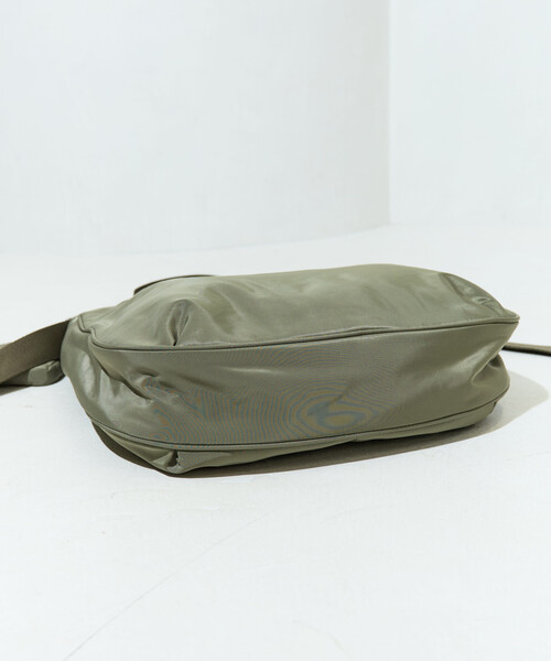 FREAK'S STORE(フリークスストア)の「限定展開 OUTDOOR PRODUCTS × FREAK'S STORE/アウトドアプロダクツ 別注 チャーム付き アウトポケット ショルダーバッグ(ショルダーバッグ・レディース・ブラック/オリーブ/ブラウン系その他・ONE SIZE)」の18枚目の写真