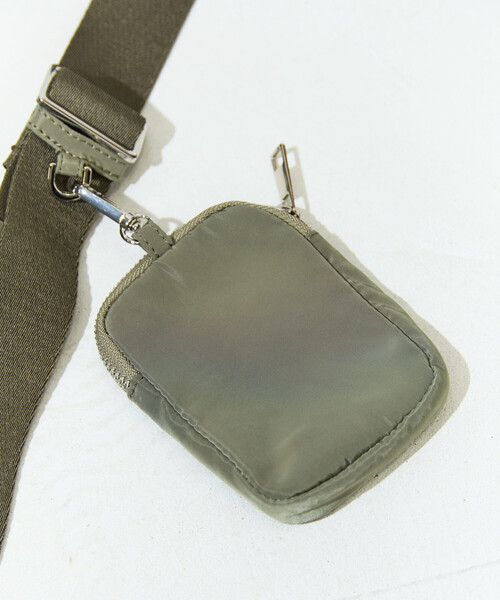 FREAK'S STORE(フリークスストア)の「限定展開 OUTDOOR PRODUCTS × FREAK'S STORE/アウトドアプロダクツ 別注 チャーム付き アウトポケット ショルダーバッグ(ショルダーバッグ・レディース・ブラック/オリーブ/ブラウン系その他・ONE SIZE)」の21枚目の写真
