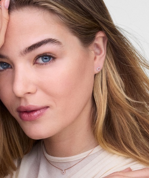 Daniel Wellington(ダニエルウェリントン)の「Mirelle Heart Earring ローズゴールド/ゴールド/シルバー(ピアス(両耳用)・レディース・イエローゴールド/シルバー/ピンクゴールド・ONESIZE)」の11枚目の写真