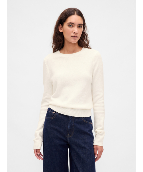GAP(ギャップ)の「CashSoft カシミヤタッチ クルーネックセーター(ニット/セーター・レディース・ブルー/アイボリー/ネイビー/レッド/ライトグレー/イエロー/ブルー系その他/グリーン/ピンク系その他/ホワイト×ブルー/ホワイト×レッド/マルチ・XS/S/M/L/XL/XXS)」の2枚目の写真