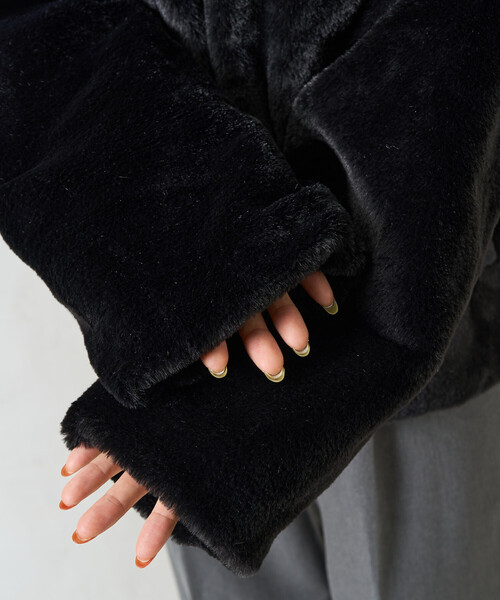 ブラックファーショートコート セール】限定展開 ボリューム ファー ショート コート（ブルゾン