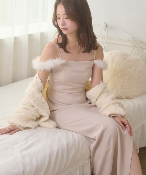 Ambre Neige(アンブルネージュ)の「fake far slit camisole dress / フェイクファーツキスリットキャミワンピース(ワンピース・レディース・チャコールグレー/ライトベージュ/ブラック・FREE)」の3枚目の写真