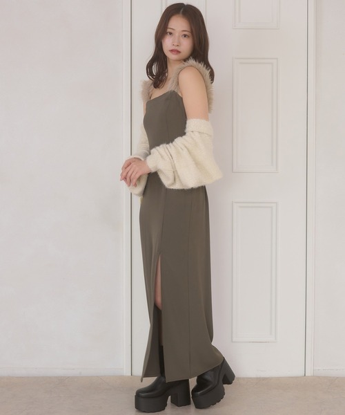 Ambre Neige(アンブルネージュ)の「fake far slit camisole dress / フェイクファーツキスリットキャミワンピース(ワンピース・レディース・チャコールグレー/ライトベージュ/ブラック・FREE)」の2枚目の写真