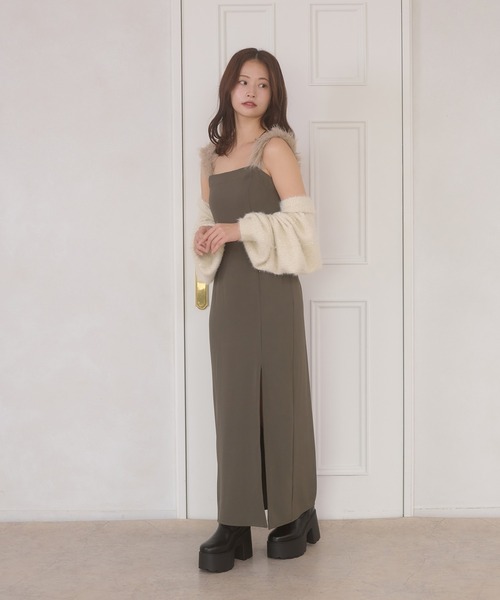Ambre Neige(アンブルネージュ)の「fake far slit camisole dress / フェイクファーツキスリットキャミワンピース(ワンピース・レディース・チャコールグレー/ライトベージュ/ブラック・FREE)」の4枚目の写真