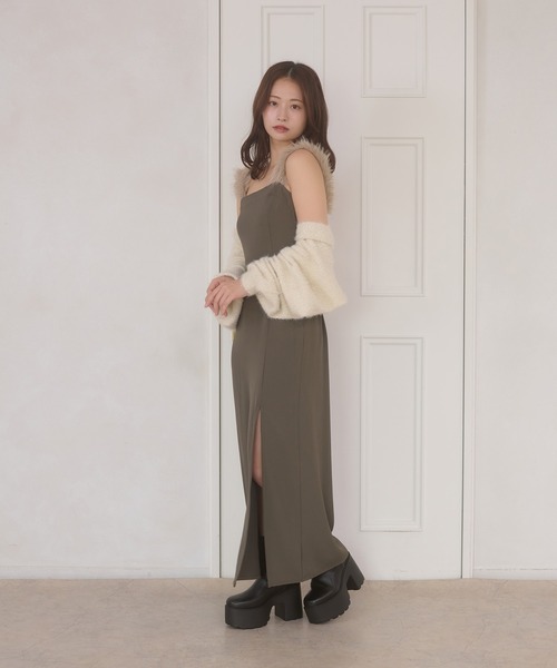 Ambre Neige(アンブルネージュ)の「fake far slit camisole dress / フェイクファーツキスリットキャミワンピース(ワンピース・レディース・チャコールグレー/ライトベージュ/ブラック・FREE)」の13枚目の写真