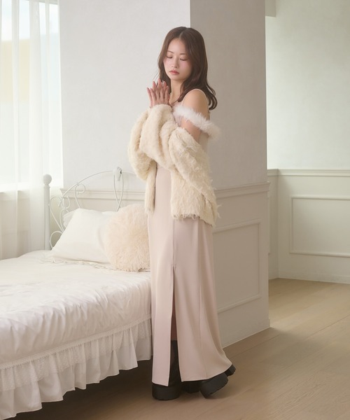 Ambre Neige(アンブルネージュ)の「fake far slit camisole dress / フェイクファーツキスリットキャミワンピース(ワンピース・レディース・チャコールグレー/ライトベージュ/ブラック・FREE)」の12枚目の写真