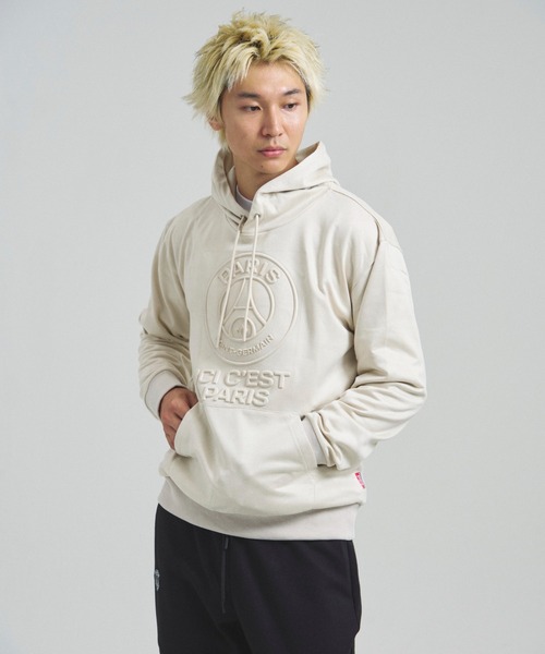 PARIS SAINT-GERMAIN（パリサンジェルマン）の「PSG_フェイクスウェード・エンボスロゴ.フーディー（パーカー・メンズ・アイボリー/ブラック・M/L/XL）」の5枚目の写真