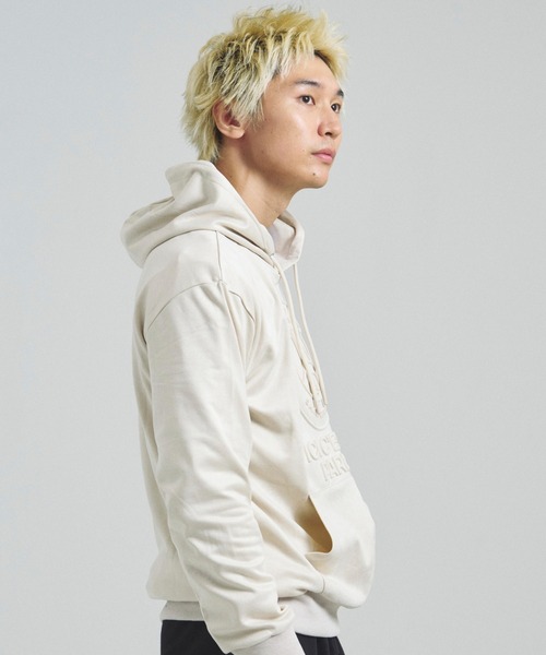 PARIS SAINT-GERMAIN（パリサンジェルマン）の「PSG_フェイクスウェード・エンボスロゴ.フーディー（パーカー・メンズ・アイボリー/ブラック・M/L/XL）」の7枚目の写真