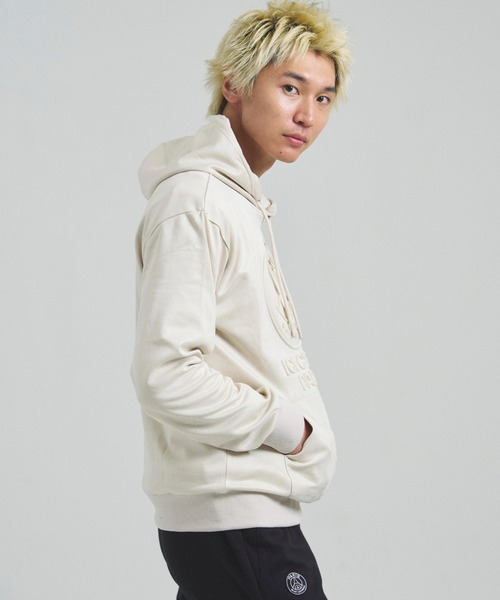 PARIS SAINT-GERMAIN（パリサンジェルマン）の「PSG_フェイクスウェード・エンボスロゴ.フーディー（パーカー・メンズ・アイボリー/ブラック・M/L/XL）」の11枚目の写真