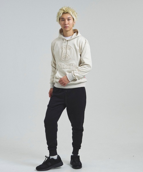 PARIS SAINT-GERMAIN（パリサンジェルマン）の「PSG_フェイクスウェード・エンボスロゴ.フーディー（パーカー・メンズ・アイボリー/ブラック・M/L/XL）」の17枚目の写真