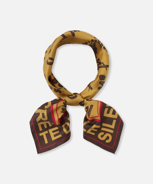 allureville（アルアバイル）の「フォントロゴスカーフ（バンダナ/スカーフ・レディース・ブラウン/ブラック/ブルー・FREE）」の3枚目の写真