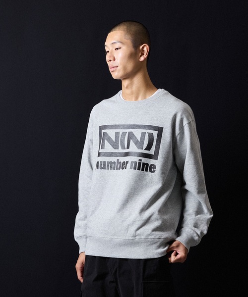 NUMBER (N)INE（ナンバーナイン）の「N(N) number nine PRINTED CLASSIC CREWNECK SWEATSHIRT / エヌエヌ ナンバーナイン ロゴプリント クラシック クルーネック スウェットシャツ（スウェット・メンズ・ブラック/トップグレー・M/L/XL）」の4枚目の写真