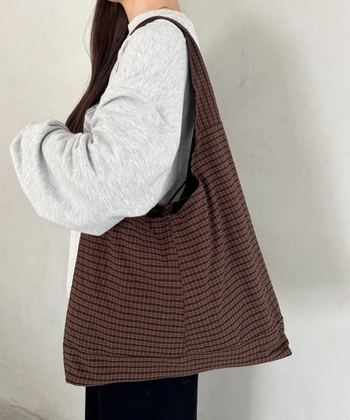 wears(ウェアーズ)の「【A4収納可】チェック柄ワンハンドルトートバッグ(トートバッグ・レディース・レッド/ブラウン/ベージュ/ネイビー・FREE)」の1枚目の写真