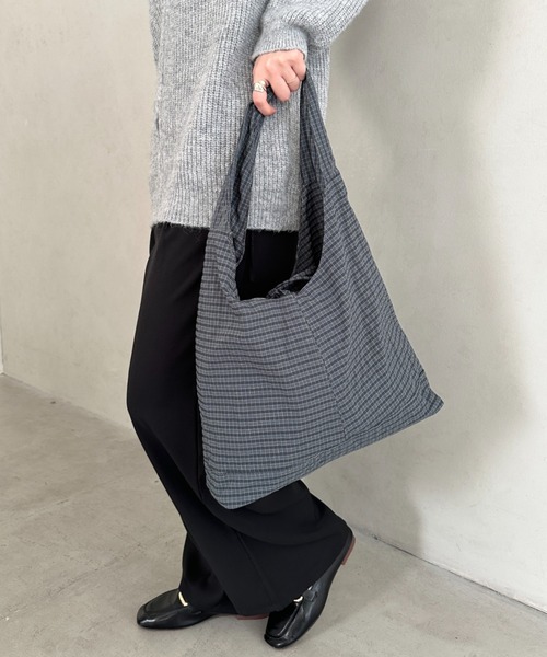 wears(ウェアーズ)の「【A4収納可】チェック柄ワンハンドルトートバッグ(トートバッグ・レディース・レッド/ブラウン/ベージュ/ネイビー・FREE)」の22枚目の写真