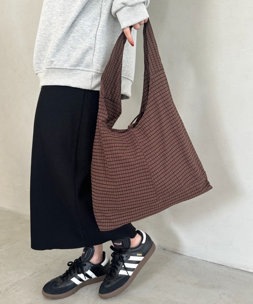 wears(ウェアーズ)の「【A4収納可】チェック柄ワンハンドルトートバッグ(トートバッグ・レディース・レッド/ブラウン/ベージュ/ネイビー・FREE)」の12枚目の写真