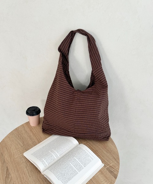 wears(ウェアーズ)の「【A4収納可】チェック柄ワンハンドルトートバッグ(トートバッグ・レディース・レッド/ブラウン/ベージュ/ネイビー・FREE)」の5枚目の写真