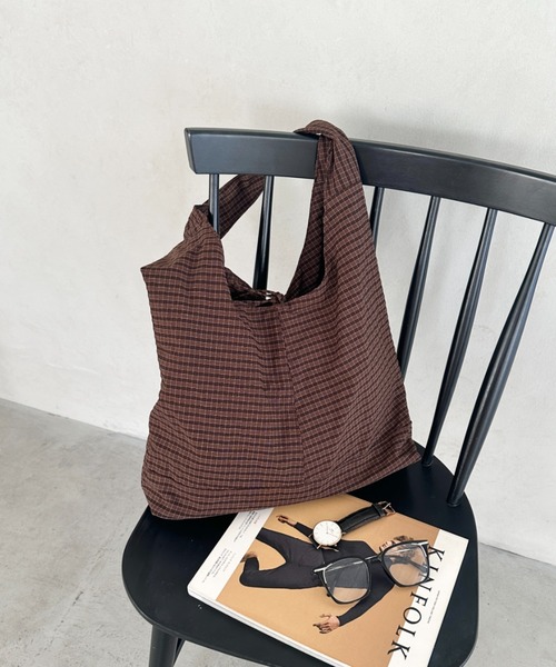 wears(ウェアーズ)の「【A4収納可】チェック柄ワンハンドルトートバッグ(トートバッグ・レディース・レッド/ブラウン/ベージュ/ネイビー・FREE)」の6枚目の写真
