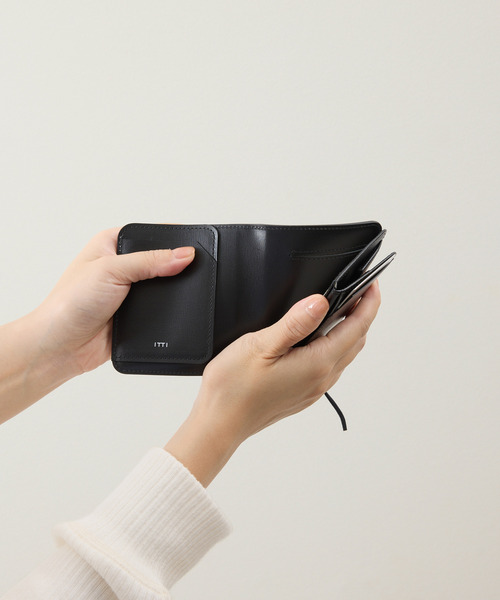 And A(アンドエー)の「ITTI イッチ / CRISTY WIND COMPACT WLT RAPTO PREMIER ラプトプレミアクリスティーウインドコンパクトウォレット 2つ折り革財布 / ITTI-WLT-028-RPP(財布・メンズ・ブラウン系その他/ブラック/ダークグレー・FREE)」の16枚目の写真