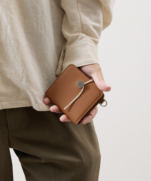 And A(アンドエー)の「ITTI イッチ / CRISTY WIND COMPACT WLT RAPTO PREMIER ラプトプレミアクリスティーウインドコンパクトウォレット 2つ折り革財布 / ITTI-WLT-028-RPP(財布・メンズ・ブラウン系その他/ブラック/ダークグレー・FREE)」の4枚目の写真