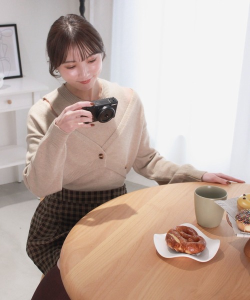 Reurie'(レウリィ)の「【2点セット】ノースリーブニット&カーディガンセット / 肌見せ 重ね着 レイヤード フェミニン シンプル オフィスカジュアル 韓国(アンサンブル・レディース・アイボリー/ベージュ/グレー・FREE)」の22枚目の写真