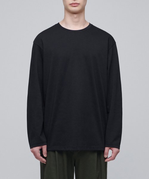 MUSINSA STANDARD（ムシンサスタンダード）の「スーピマリラックスドクルーネック長袖Tシャツ[ブラック]（Tシャツ/カットソー・メンズ・その他・SMALL/MEDIUM/LARGE/X-LARGE/XX-LARGE/XXX-LARGE）」の2枚目の写真