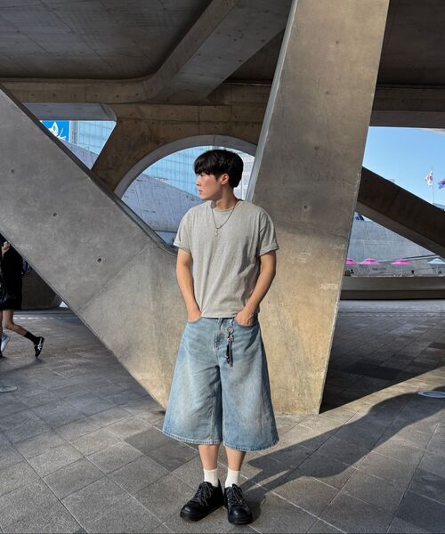 MUSINSA STANDARD（ムシンサスタンダード）の「ビッグブラシロングバミューダデニムパンツ[ライトインディゴ]（デニムパンツ・メンズ・その他・26/34/33/36/38/40/42/27/28/29/30/31/32）」の12枚目の写真