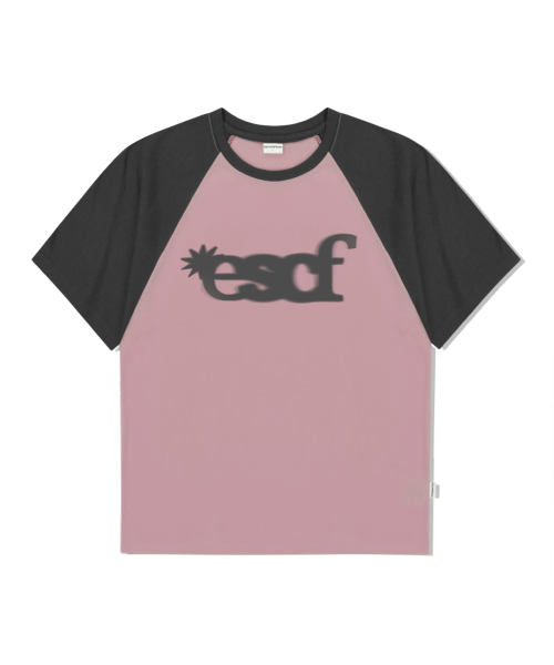 ESCAPEFROM(エスケープフロム)の「スプレッドタイポロゴプリントラグラン配色半袖ピンク(Tシャツ/カットソー・レディース・その他・MEDIUM/LARGE)」の2枚目の写真