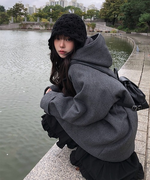 セール】[MADE] ストラップ付きキルティングフードハーフコート